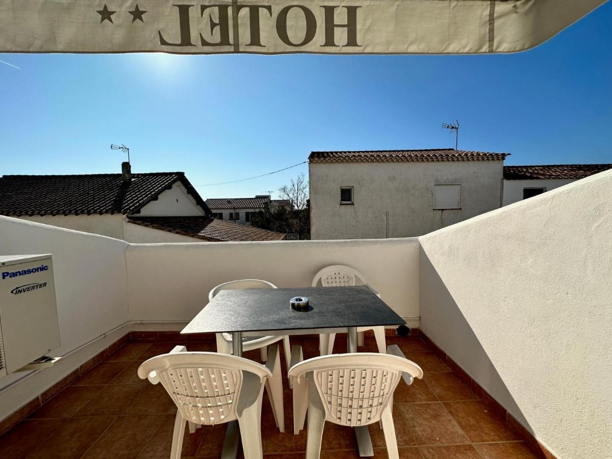 Hotel Les Palmiers En Camargue Saintes-Maries-de-la-Mer Exterior photo